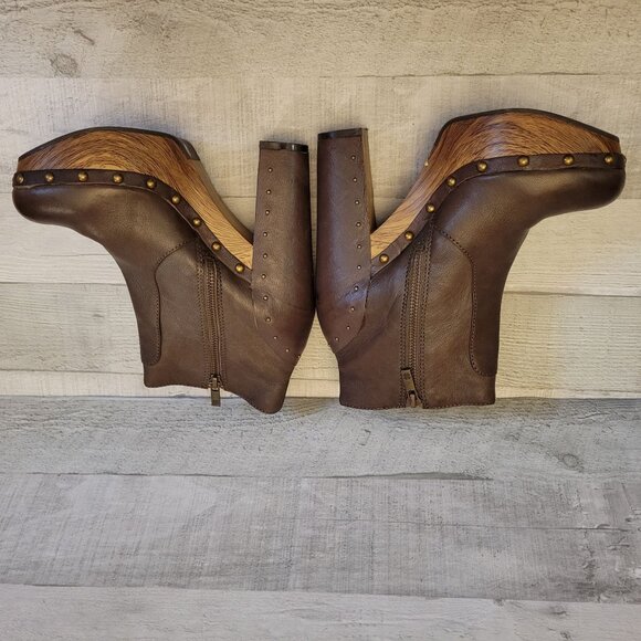 Lucky Brand Brown Leather Ankle Boots With Wooden Heel & Studded Details Size 7. - Picture 7 of 9